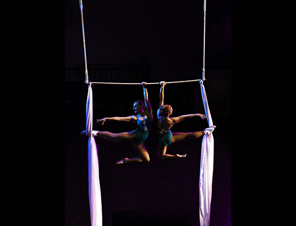 Aerialists Brisbane - Trapeze Artists - Aerial Entertainment